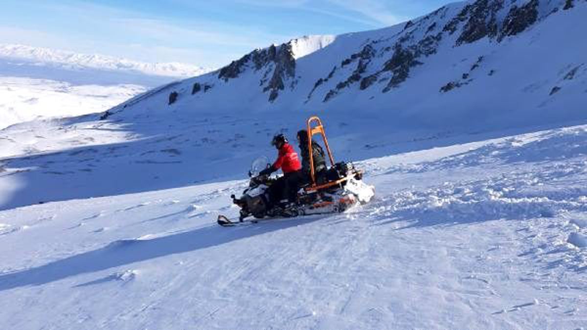 Erciyes Dağı\'nda mahsur kalan 2 arkadaşı, JAK timi kurtardı
