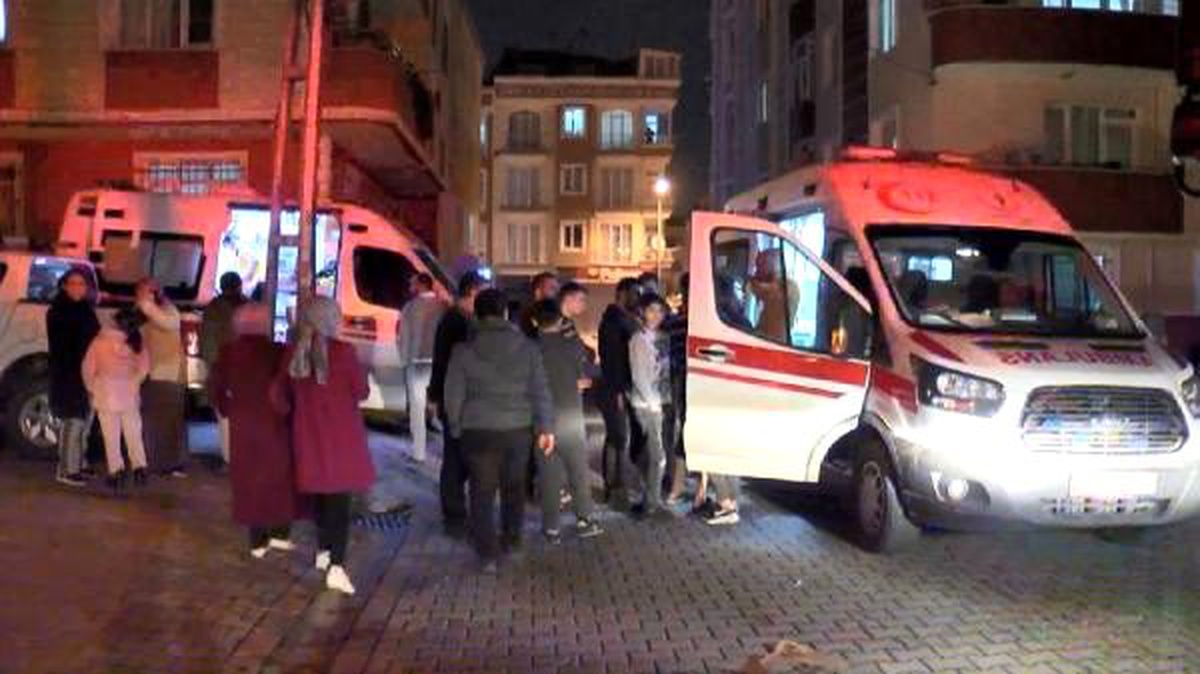 Esenyurt\'ta korkutan yangın: 5\'i çocuk 10 kişi dumandan etkilendi