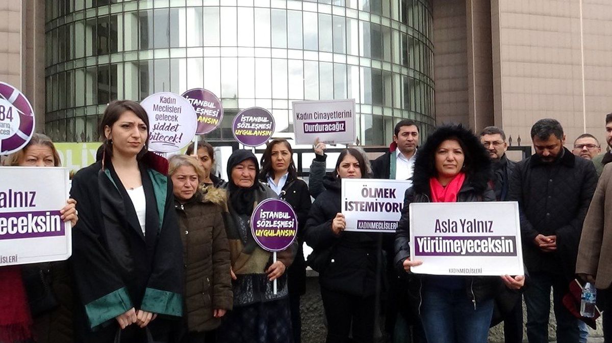 Eşini alnından vurduğu iddia edilen sanığın yargılanmasına devam edildi