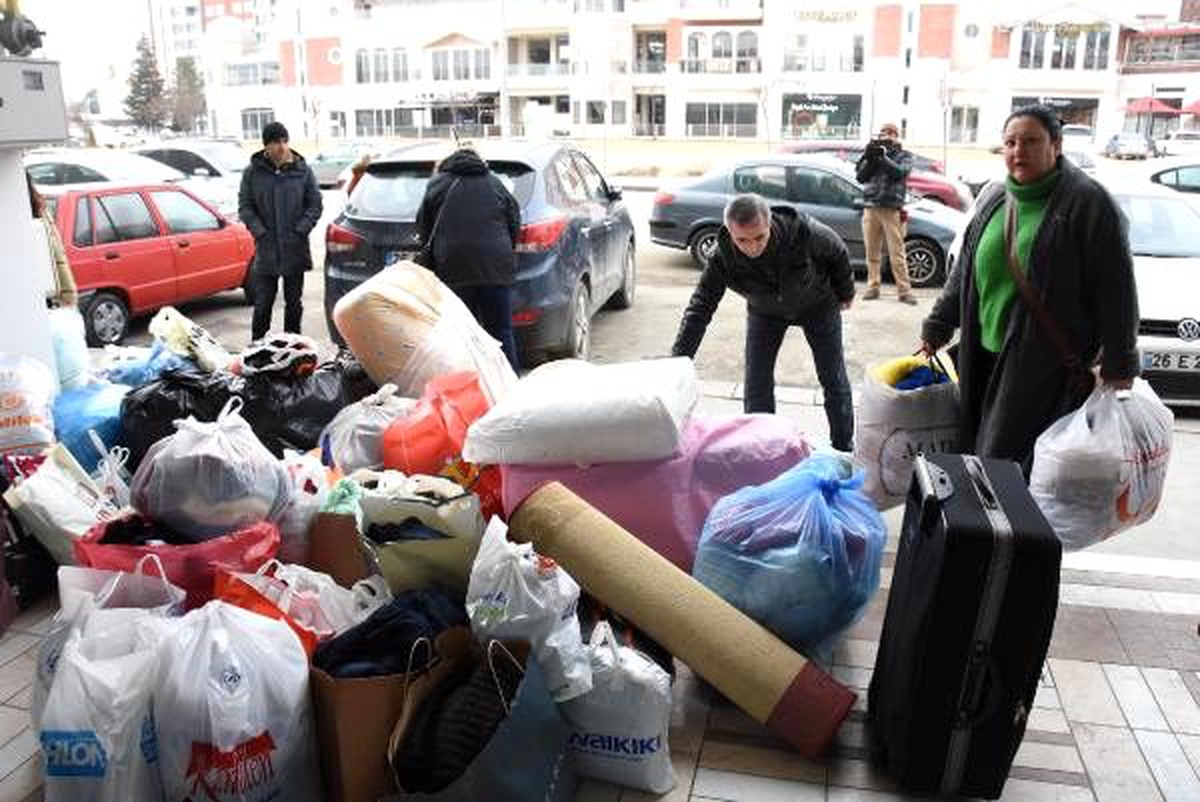 Eskişehirliler, depremzedeler için seferber oldu