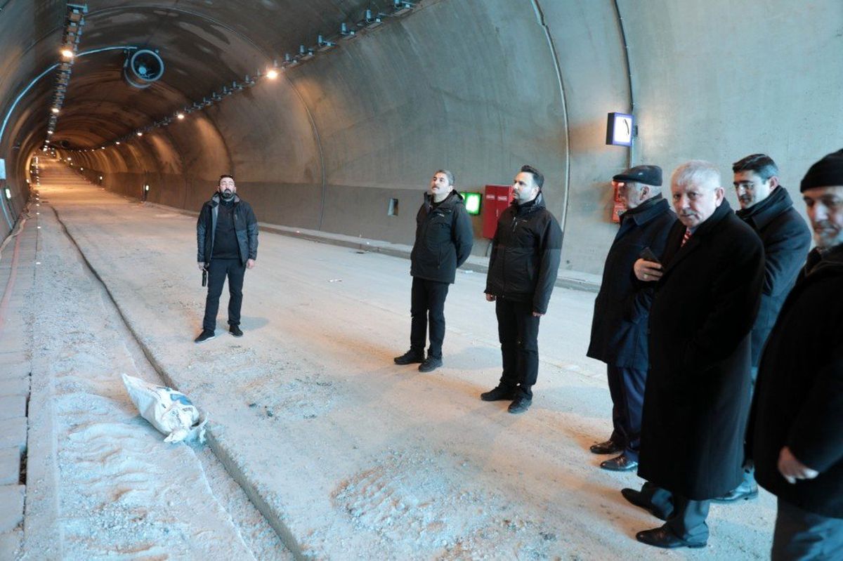 Ferhat Tüneli\'nde su sızıntısı onarıldı, yeniden trafiğe açılıyor