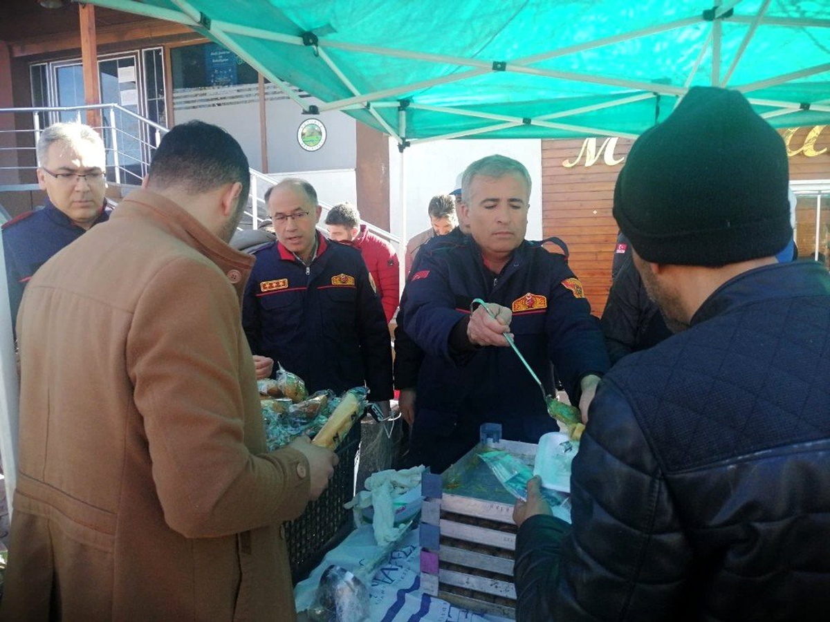 Gaziantep Büyükşehir Belediyesi depremzedelerin yanında