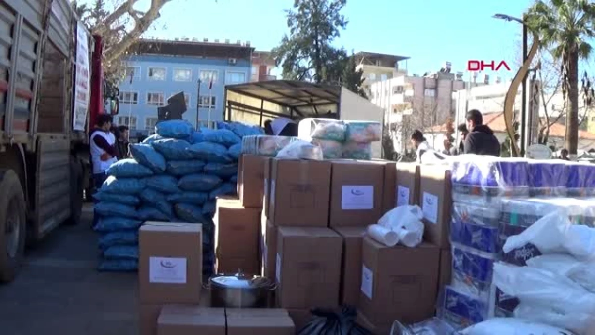 Gaziantep islahiye\'den sınırdaki idliblilere 1 tır yardım