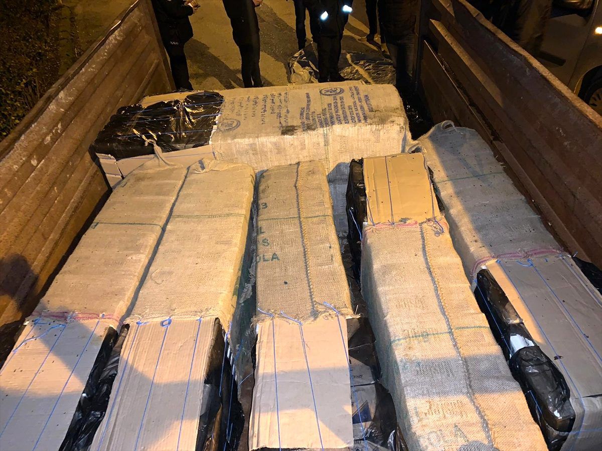 Hatay\'da traktör römorkunda 9 bin 540 paket kaçak sigara ele geçirildi