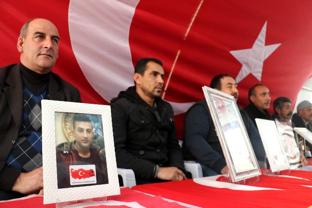 HDP önündeki ailelerin evlat nöbeti 147\'nci gününde