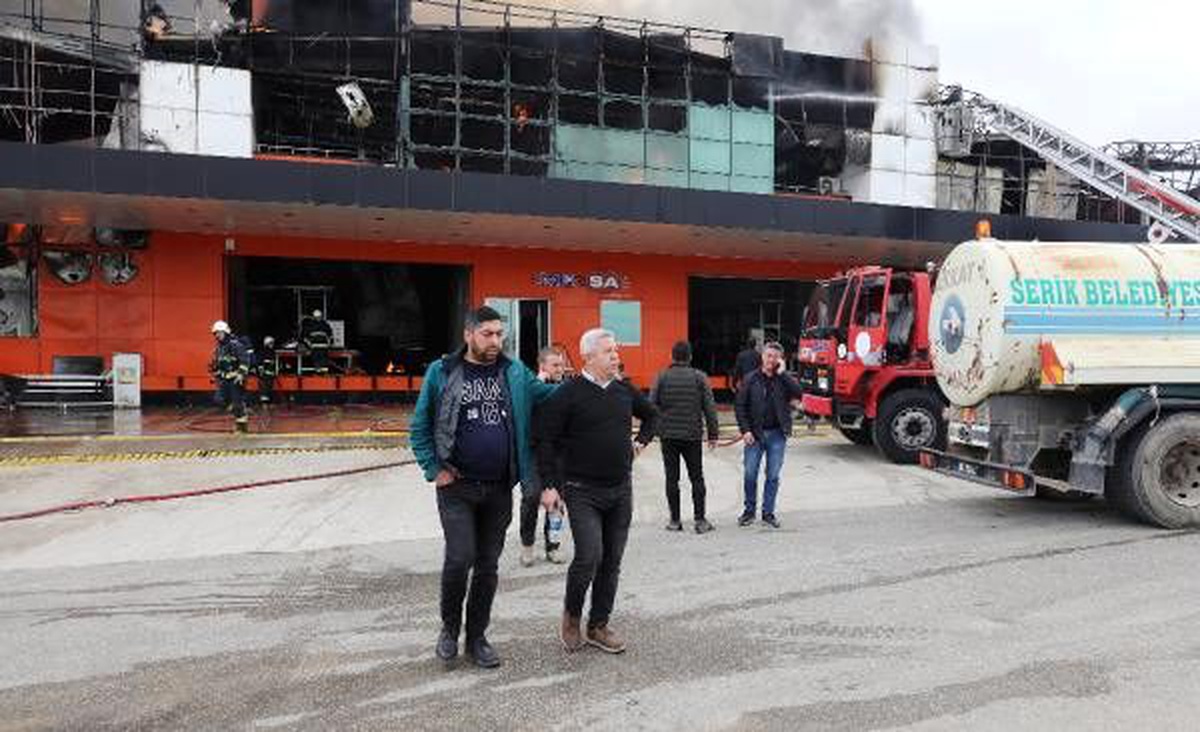 İki kardeş, iş yerlerinin küle dönüşünü gözyaşları içinde izledi (2)- Yeniden