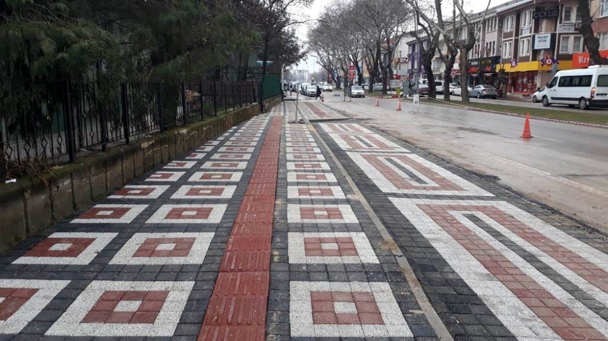 İnegöl\'deki kaldırım ve otopark çalışması tamamalandı