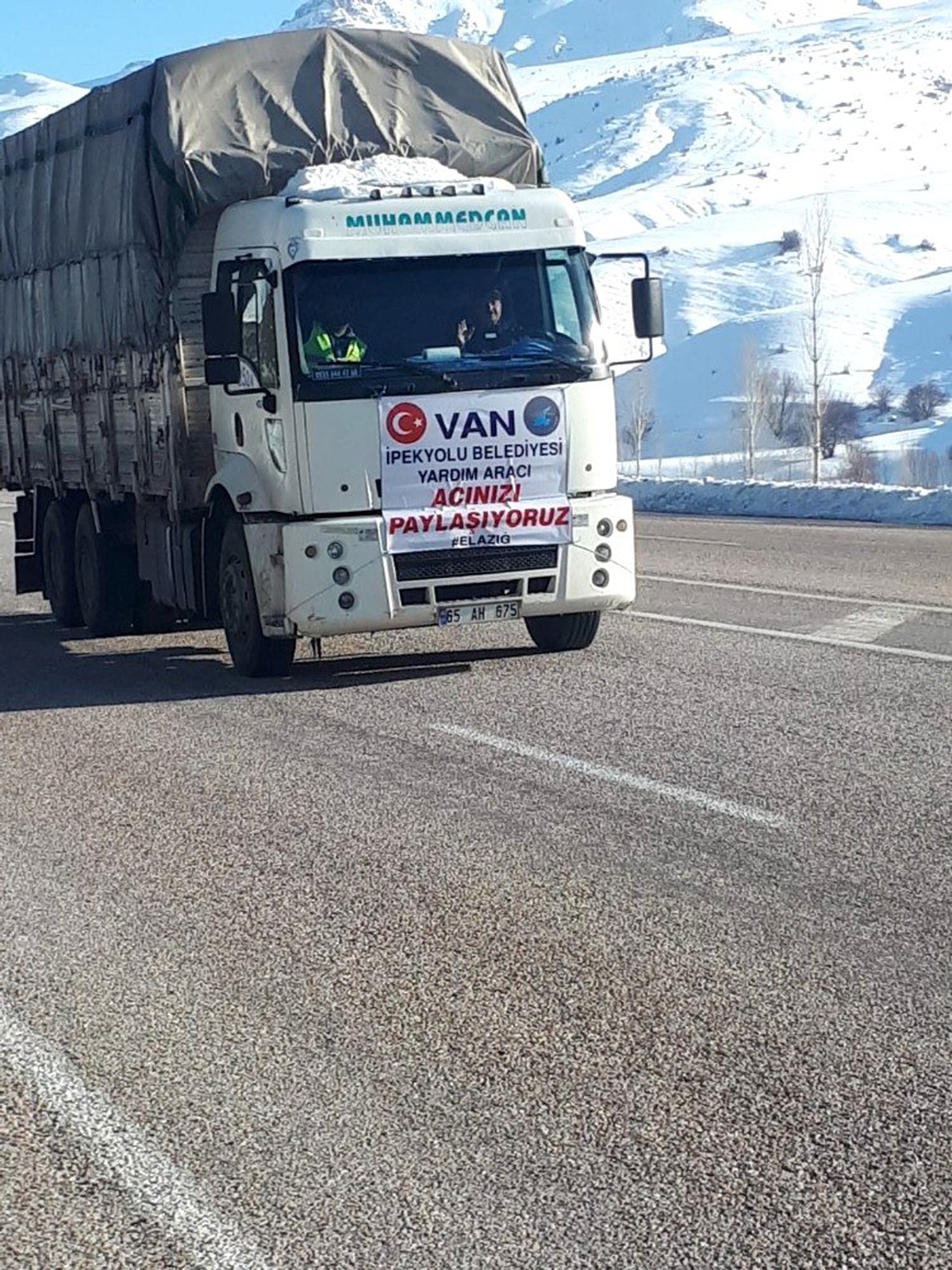 İpekyolu Belediyesinin yardım tırı yola çıktı
