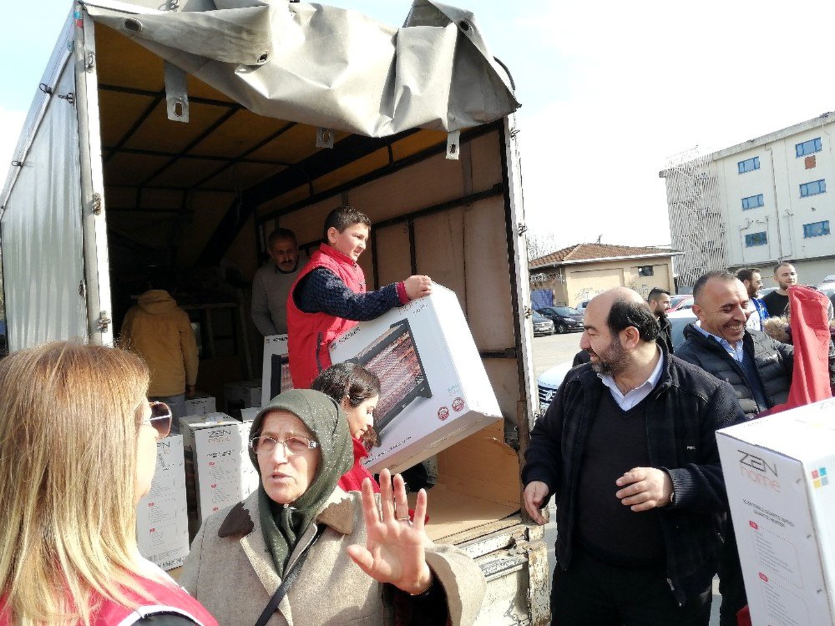 İstanbullu muhtarlardan Elazığ\'a yardım yağdı
