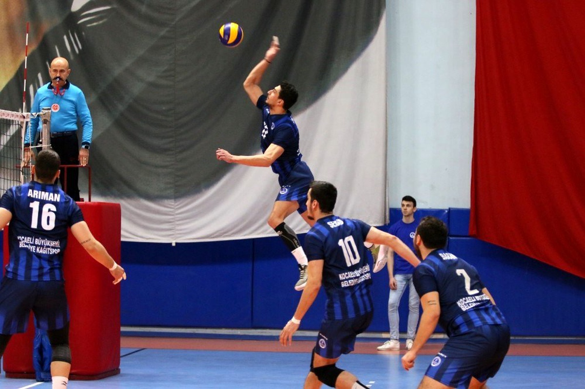 Kağıtspor Voleybol Takımı liderlik yarışını sürdürüyor