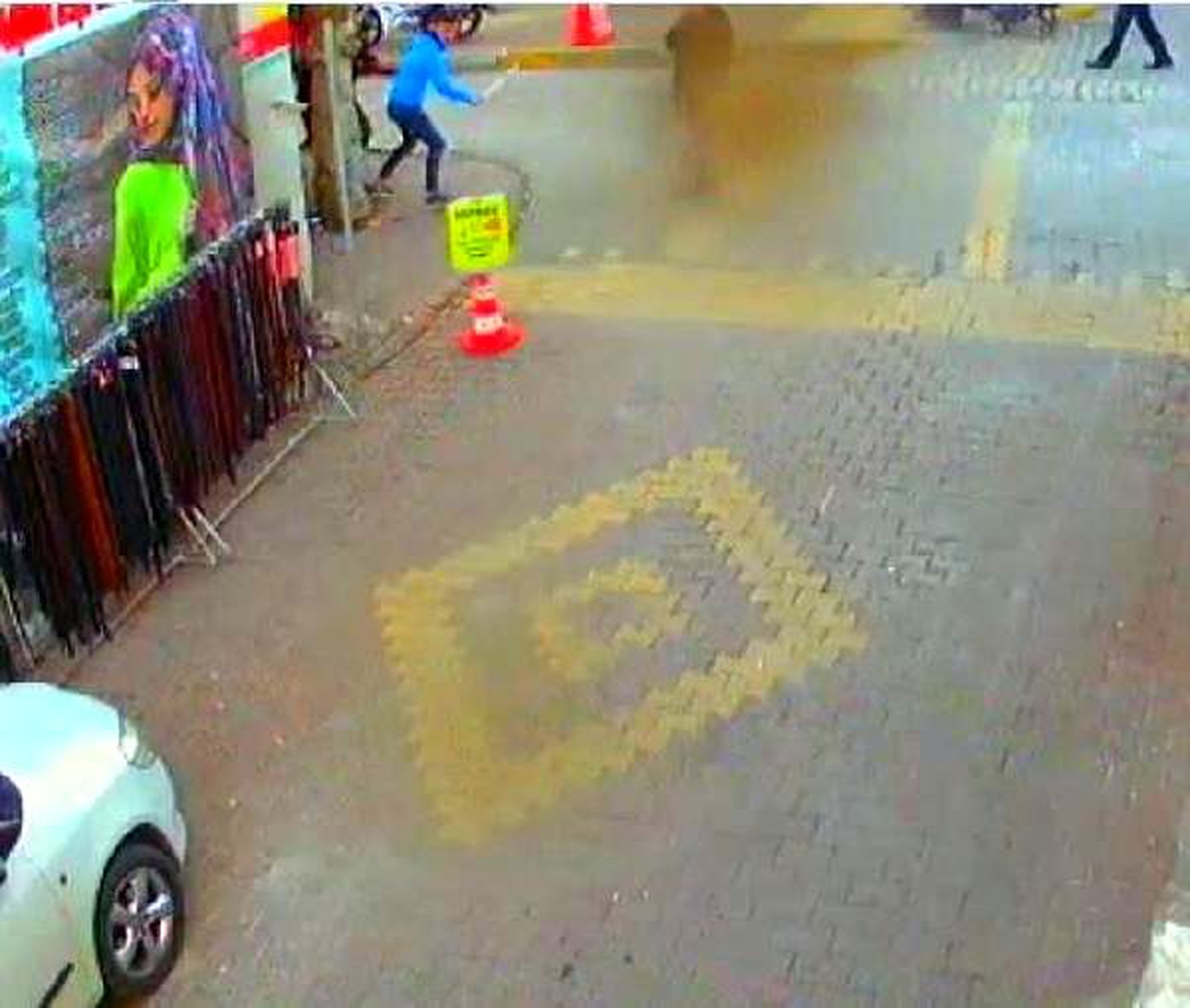 Kavga ettiği kişiyi döner bıçağıyla kovaladı