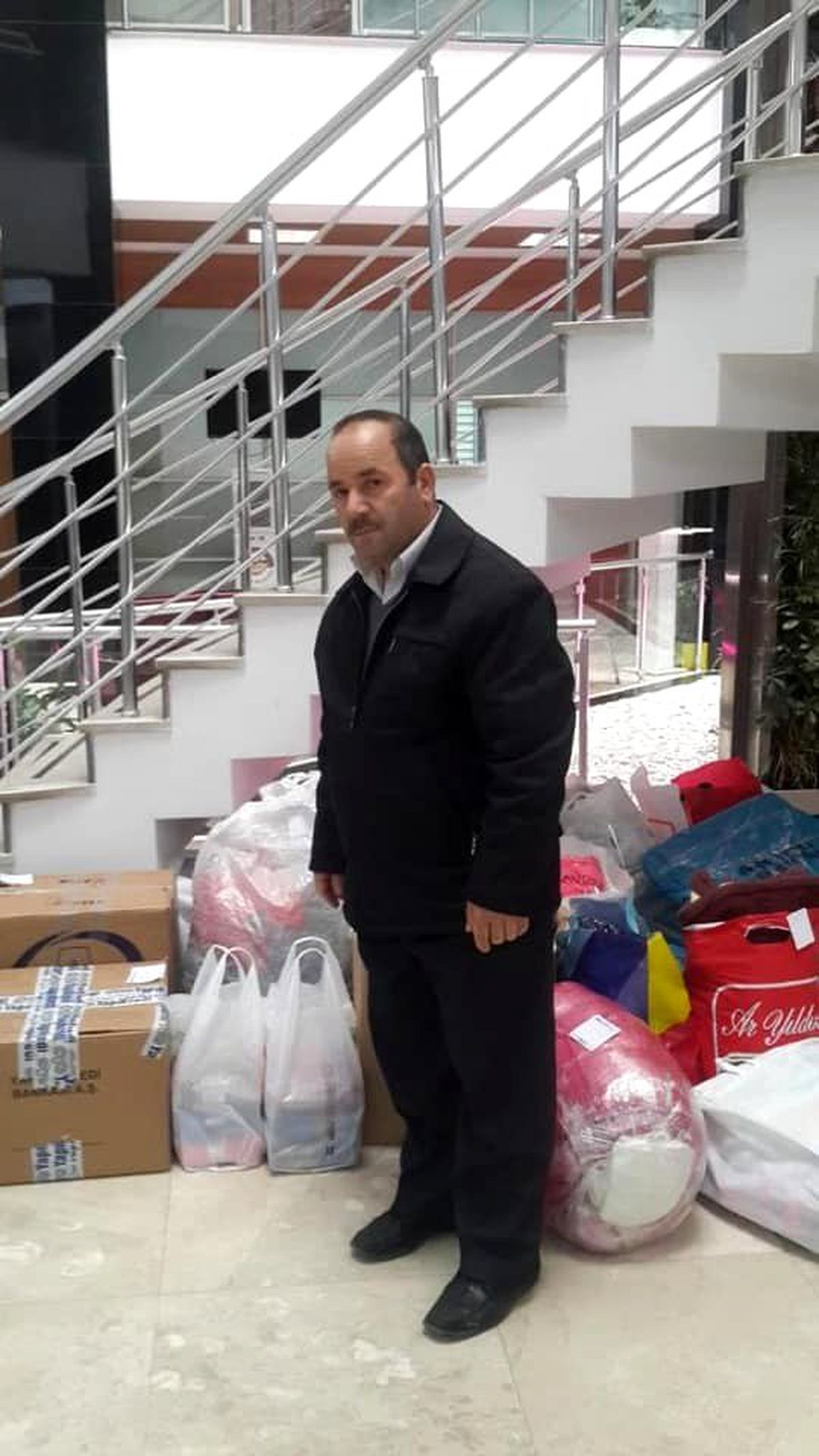 Körfezliler\'den depremzedelere yardım eli