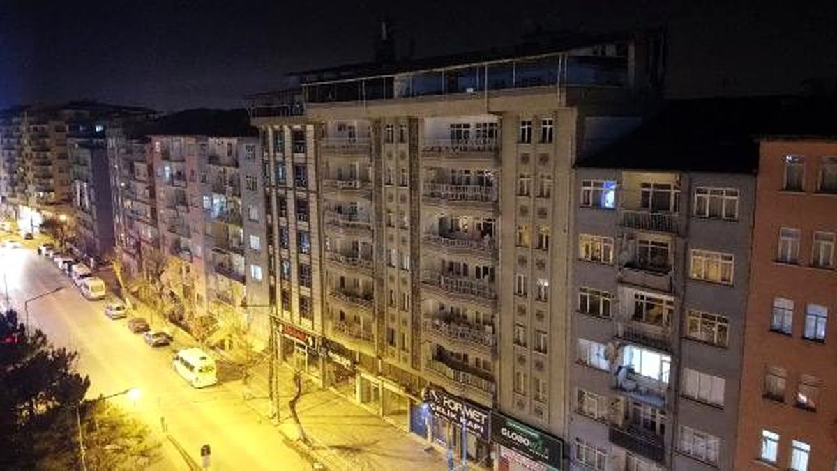 Malatya\'da yıkılacak riskli 2 bina, havadan görüntülendi