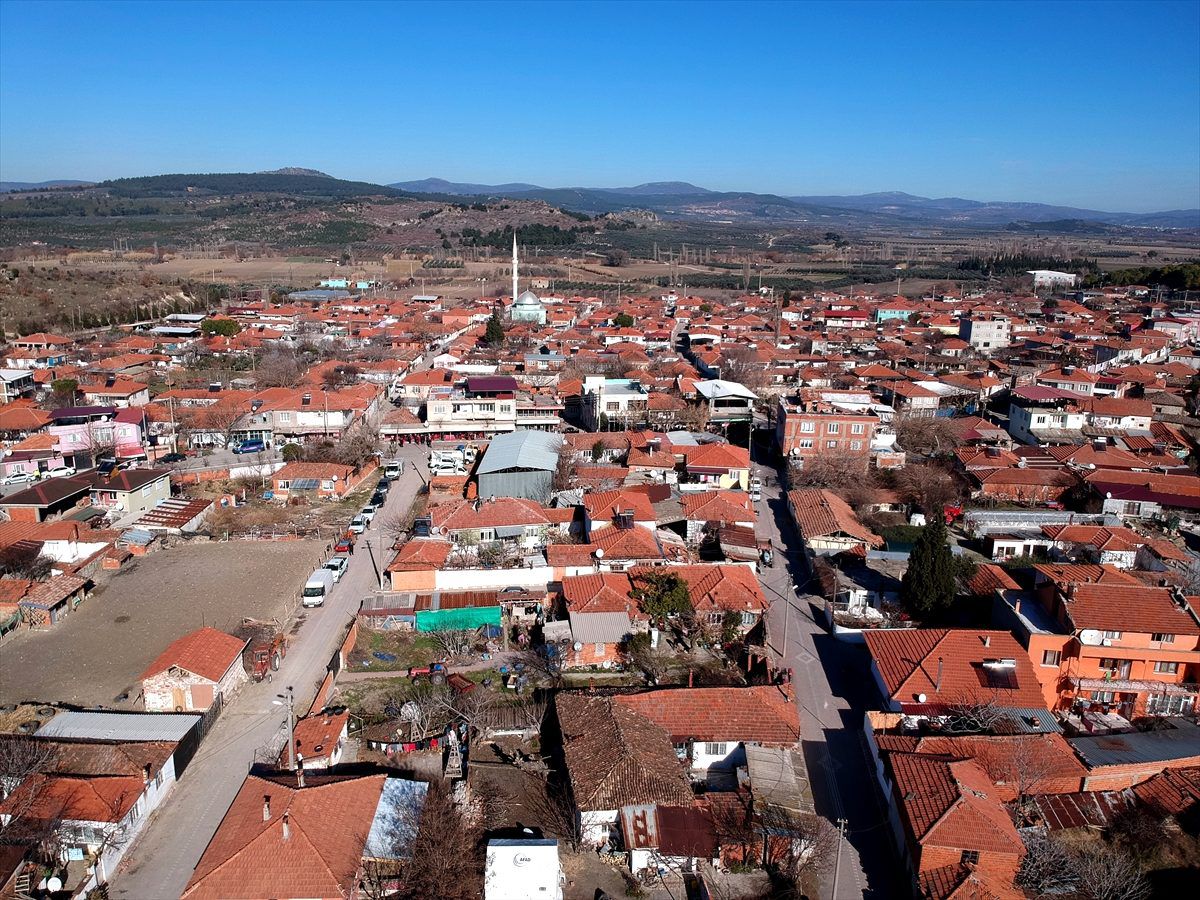 Manisa\'da depremin yaraları sarılıyor
