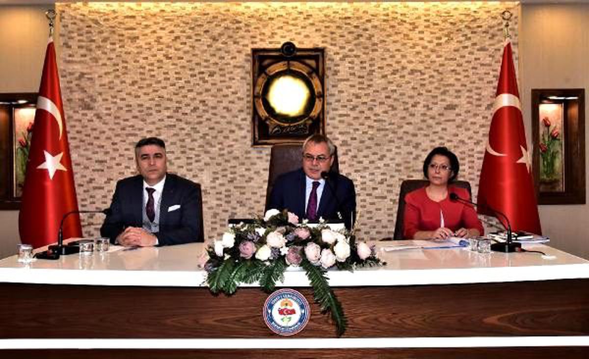 Manisa Valisi Deniz: 241 ağır hasarlı, 446 az hasarlı konut var