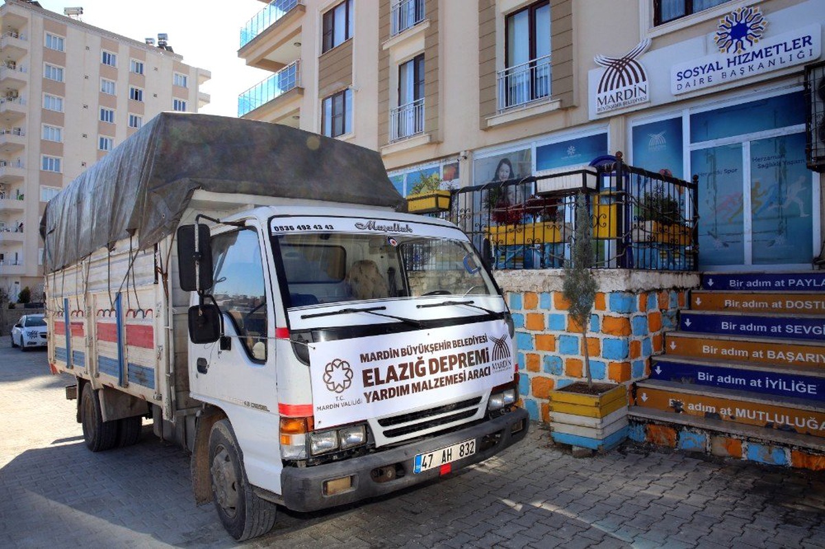 Mardin Valiliği ile Büyükşehir Belediyesi\'nden Elazığ\'a yardım seferberliği