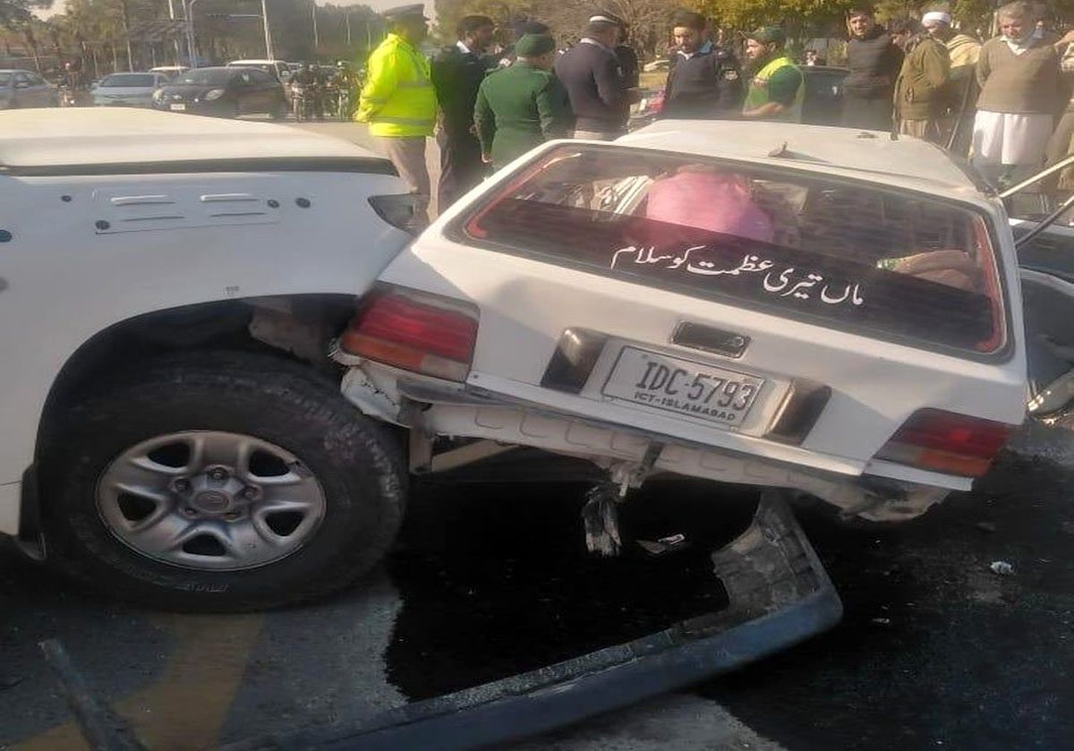 Pakistan\'da ABD konsolosluk aracı kaza yaptı: 2 ölü, 4 yaralı