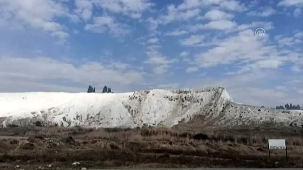 Pamukkale\'de travertenlere düşen yamaç paraşütü pilotu yaralandı