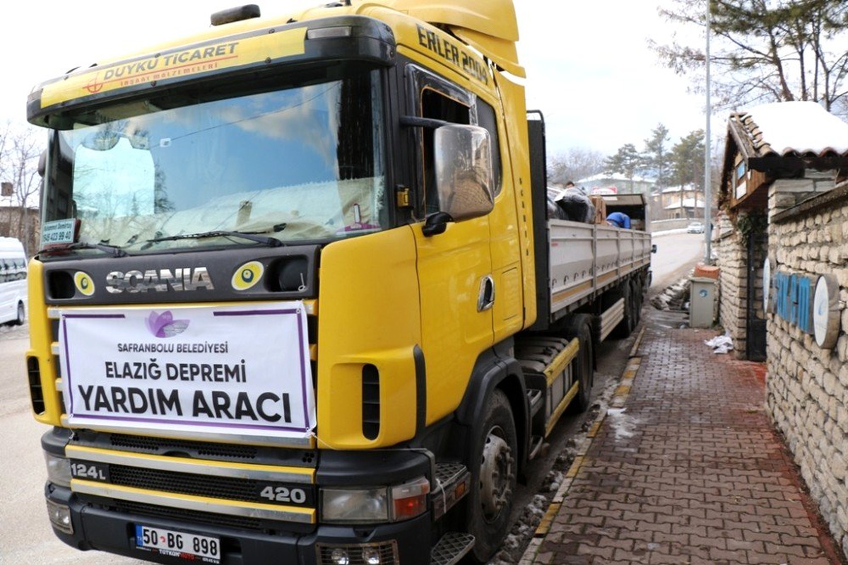 Safranbolu\'dan Elazığ\'a yardım tırı gönderildi