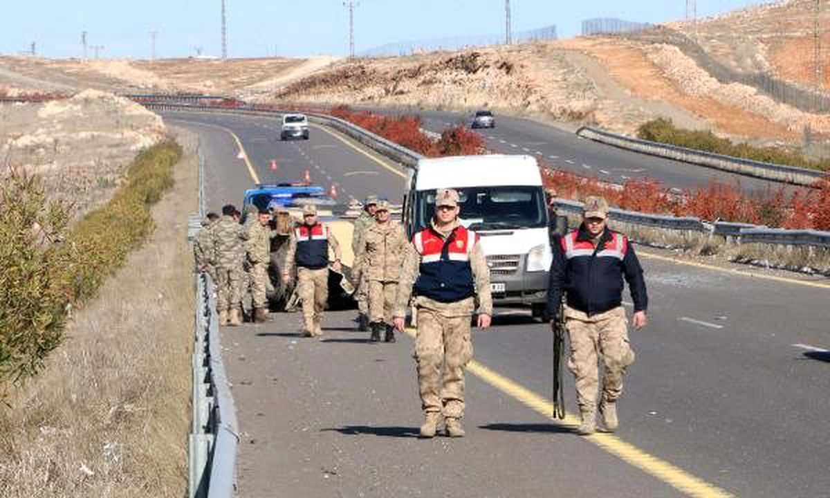 Şanlıurfa\'da askeri araç devrildi: 4 yaralı