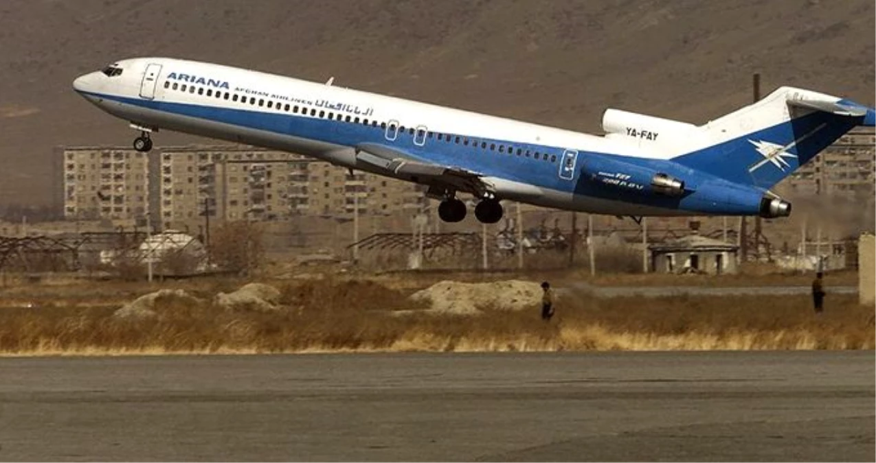 Son dakika: Afganistan\'a ait bir yolcu uçağı, Taliban kontrolündeki bölgede düştü