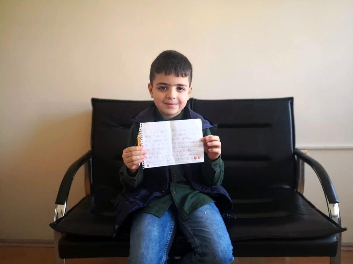 Yardım paketinin içine bıraktığı notla büyük ders verdi