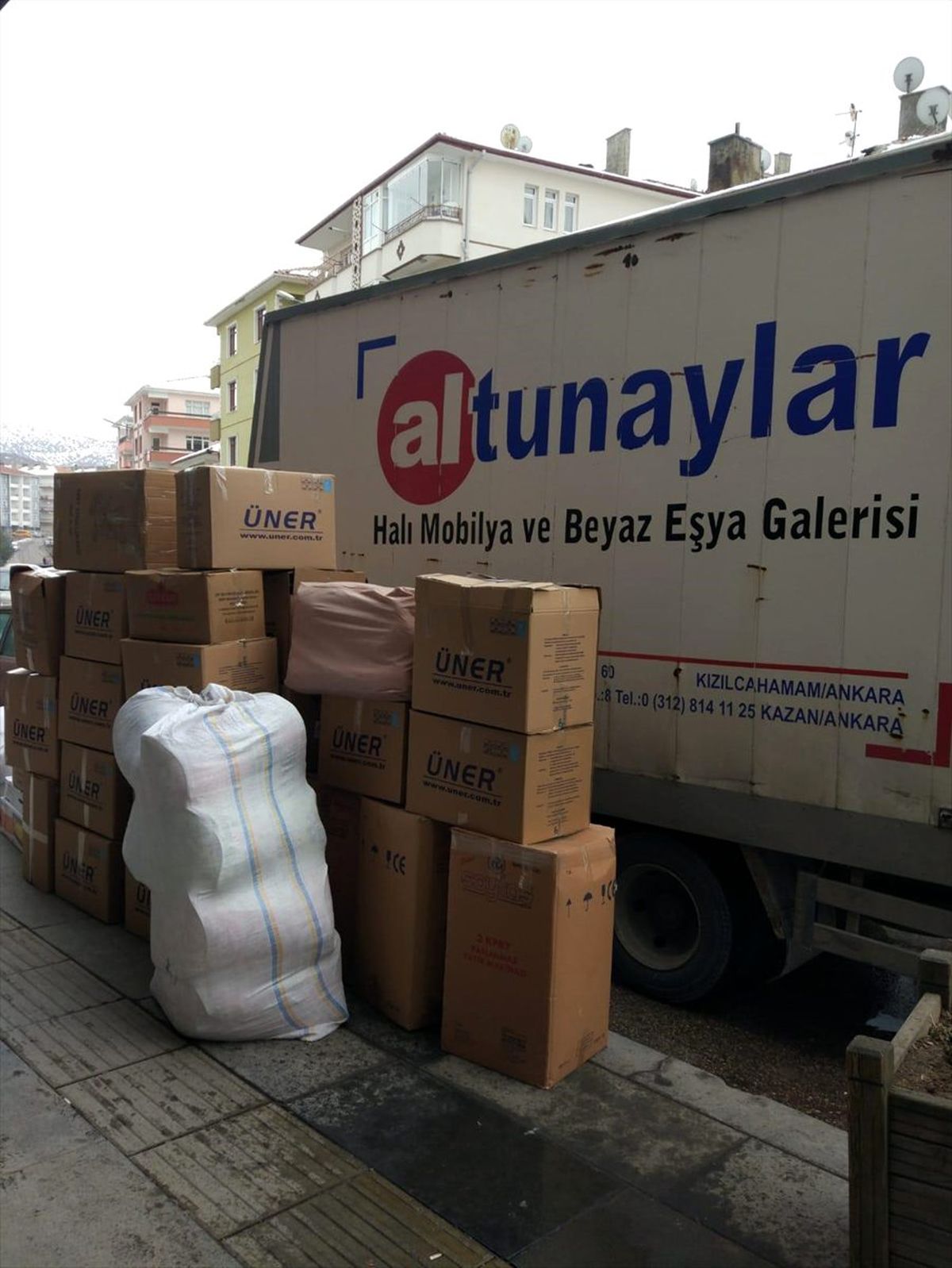 AK Parti Kızılcahamam İlçe Başkanlığından depremzedelere yardım