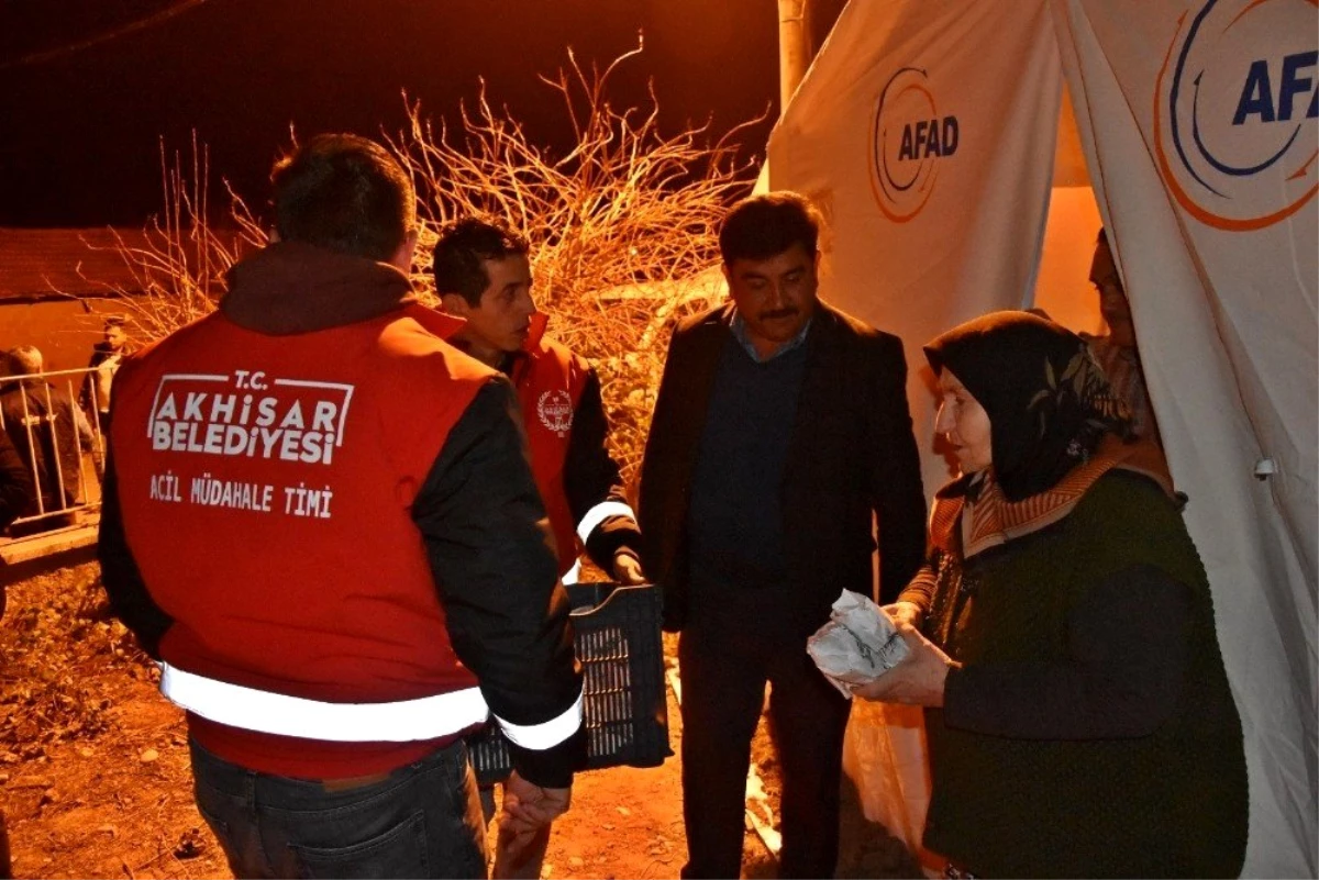 Akhisar\'da depremzedelerin ihtiyaçları gideriliyor