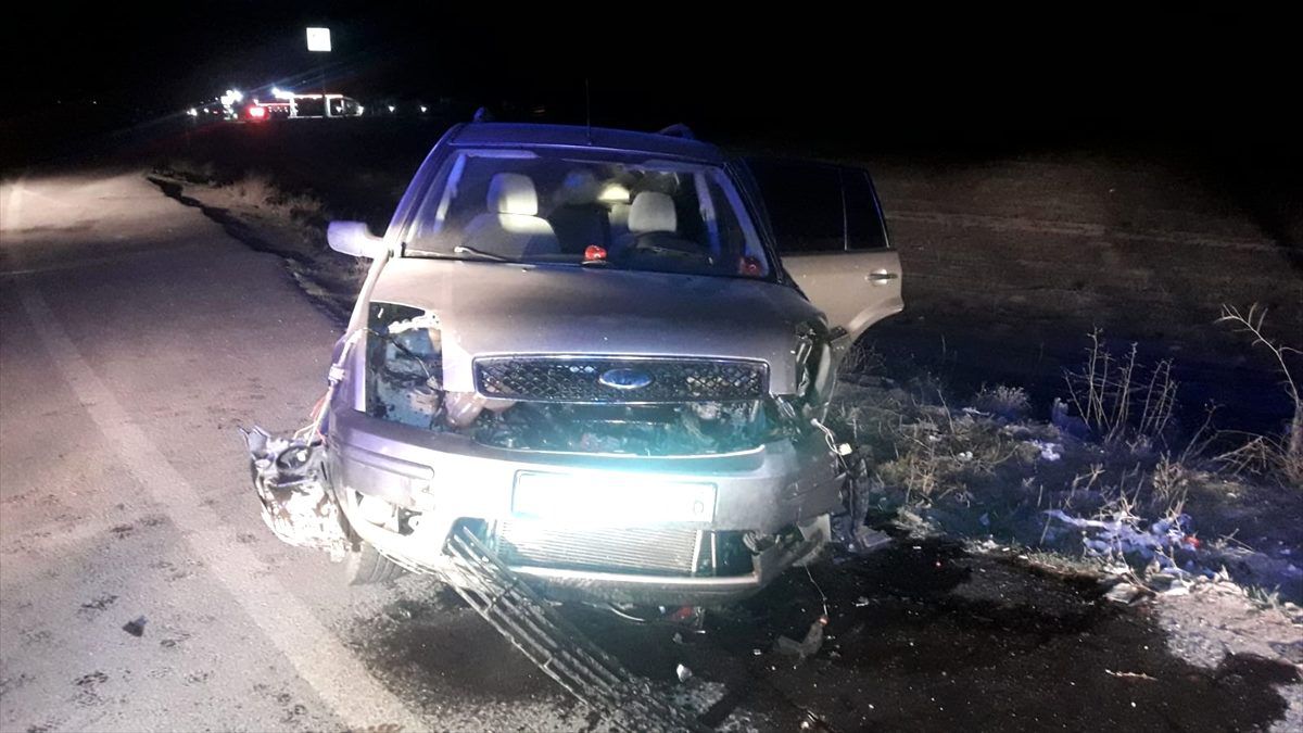 Aksaray\'da çarpışan iki otomobildeki 6 kişi yaralandı