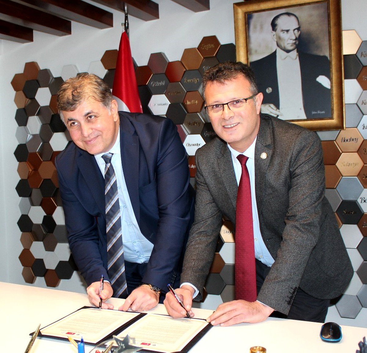 Alaşehir Belediyesi ile Karşıyaka Belediyesi \'kardeş şehir\' oldular