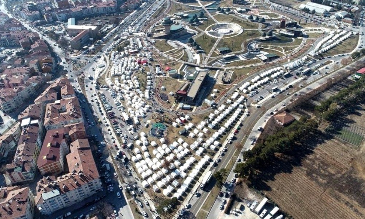 Bakan Soylu, depremden zarar gören yerleri havadan inceledi