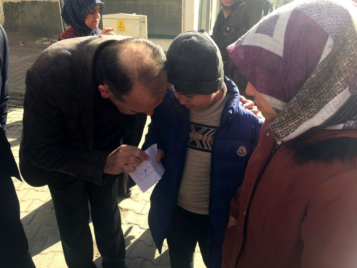Başkan Akın Elazığ\'da depremzedelerle buluştu