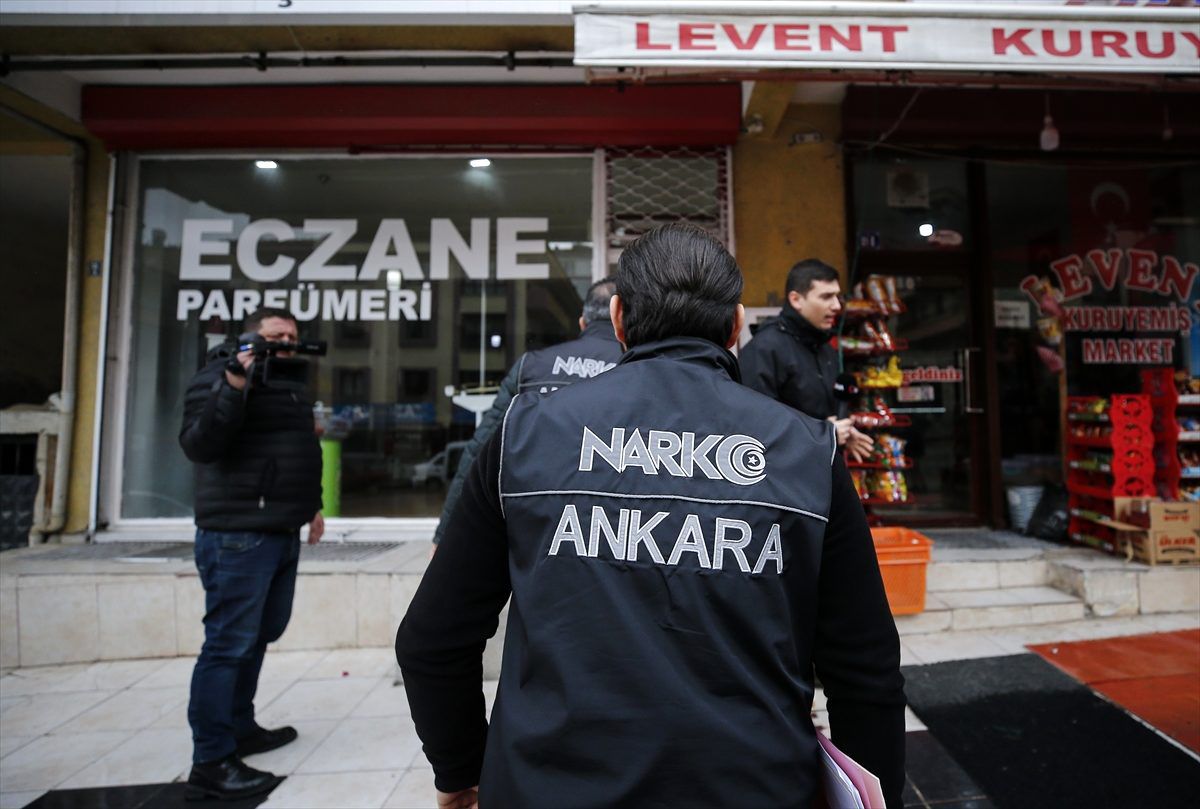 Başkent\'te narkotik ve il sağlık müdürlüğü ekipleri eczaneleri denetledi