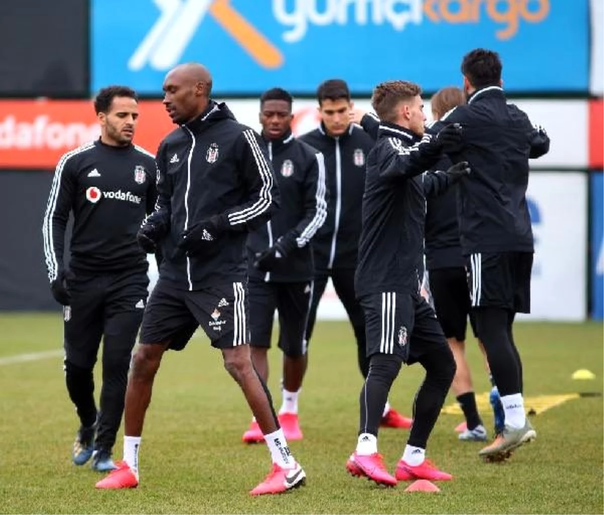 Beşiktaş, Çaykur Rizespor maçı hazırlıklarına 11 eksikle başladı