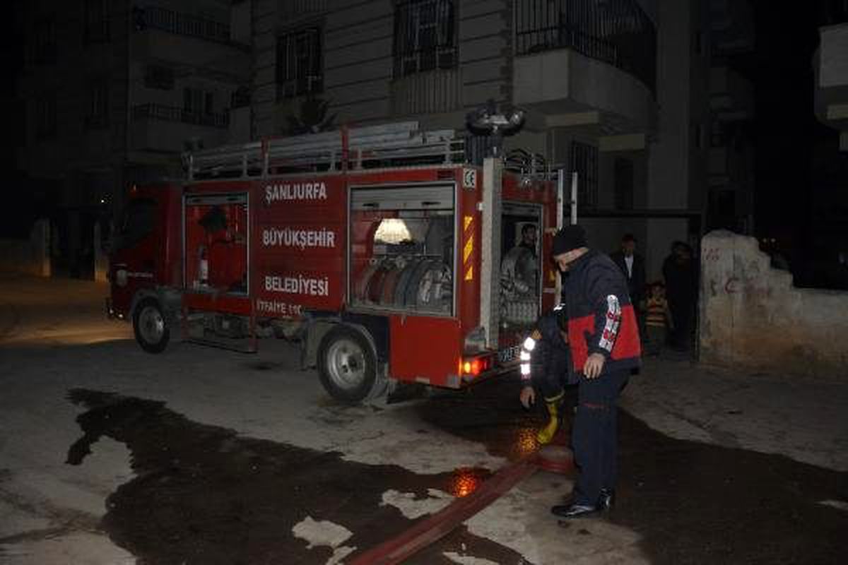 Bodrum katta çıkan yangında 9 kişi dumandan etkilendi