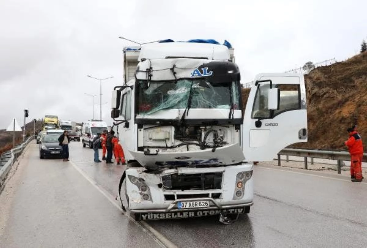 Burdur\'da 5 araçlık zincirleme kaza: 1 yaralı