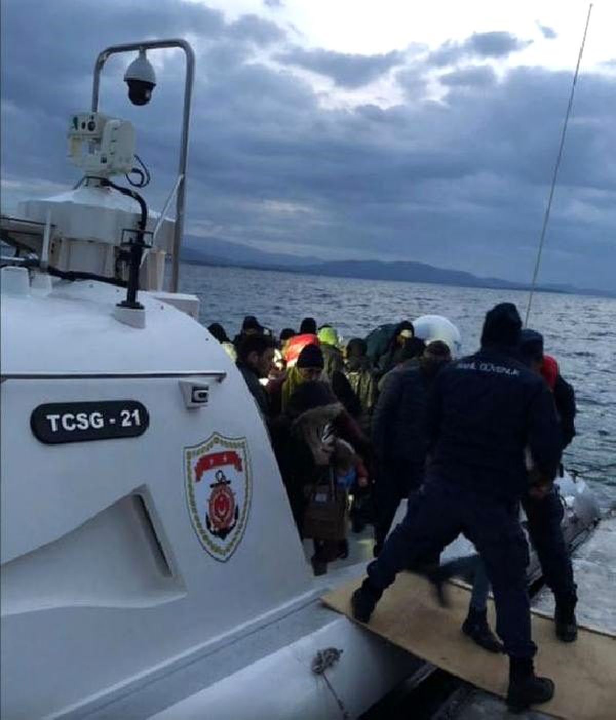 Didim açıklarında 129 kaçak göçmen yakalandı