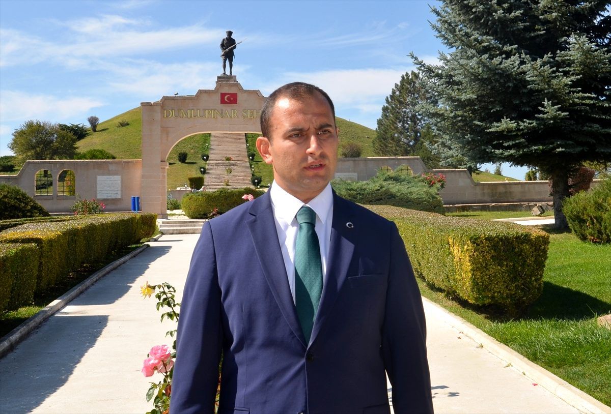 Dumlupınar Kaymakamı Abbasoğlu öğrencileri ilçeye davet etti
