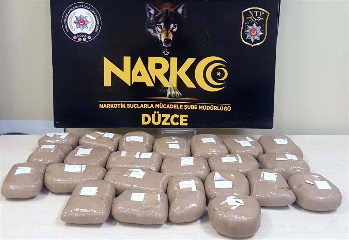 Düzce\'de 24 kilogram toz esrar ele geçirildi
