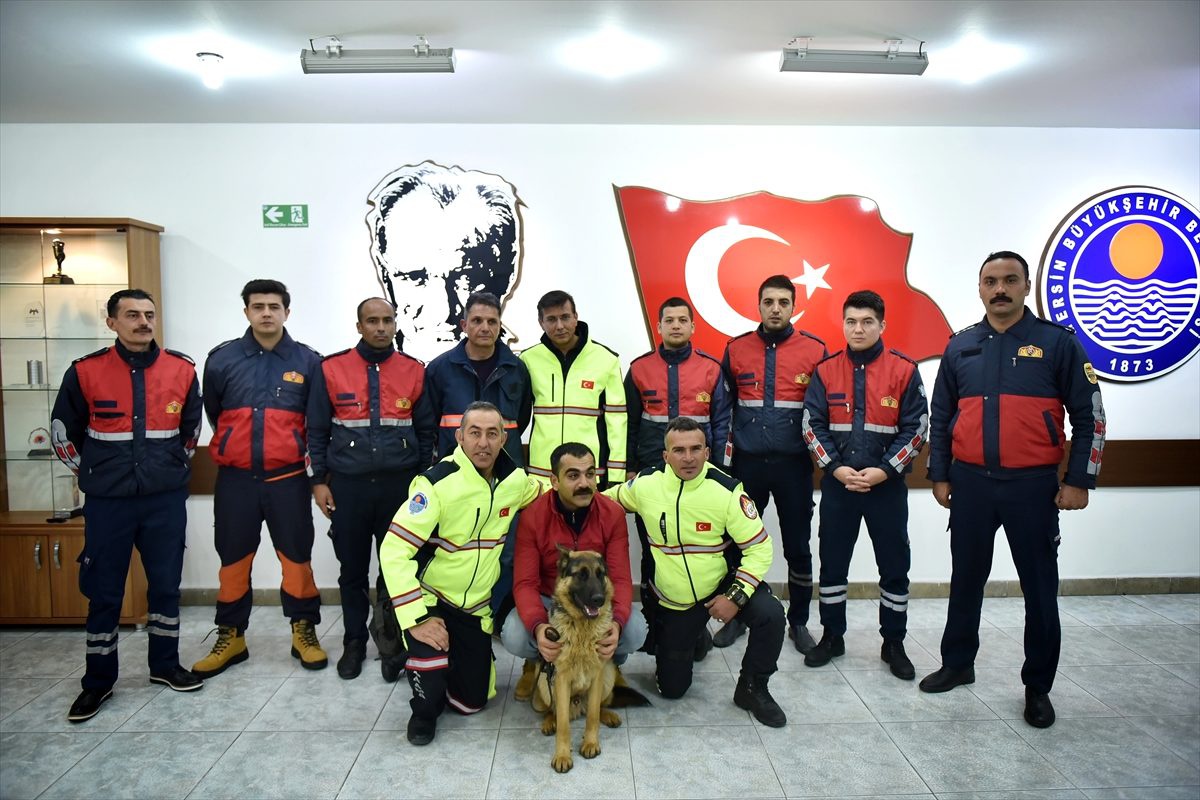 Elazığ\'daki arama kurtarma çalışmalarına katılan itfaiye ekibi Mersin\'e döndü