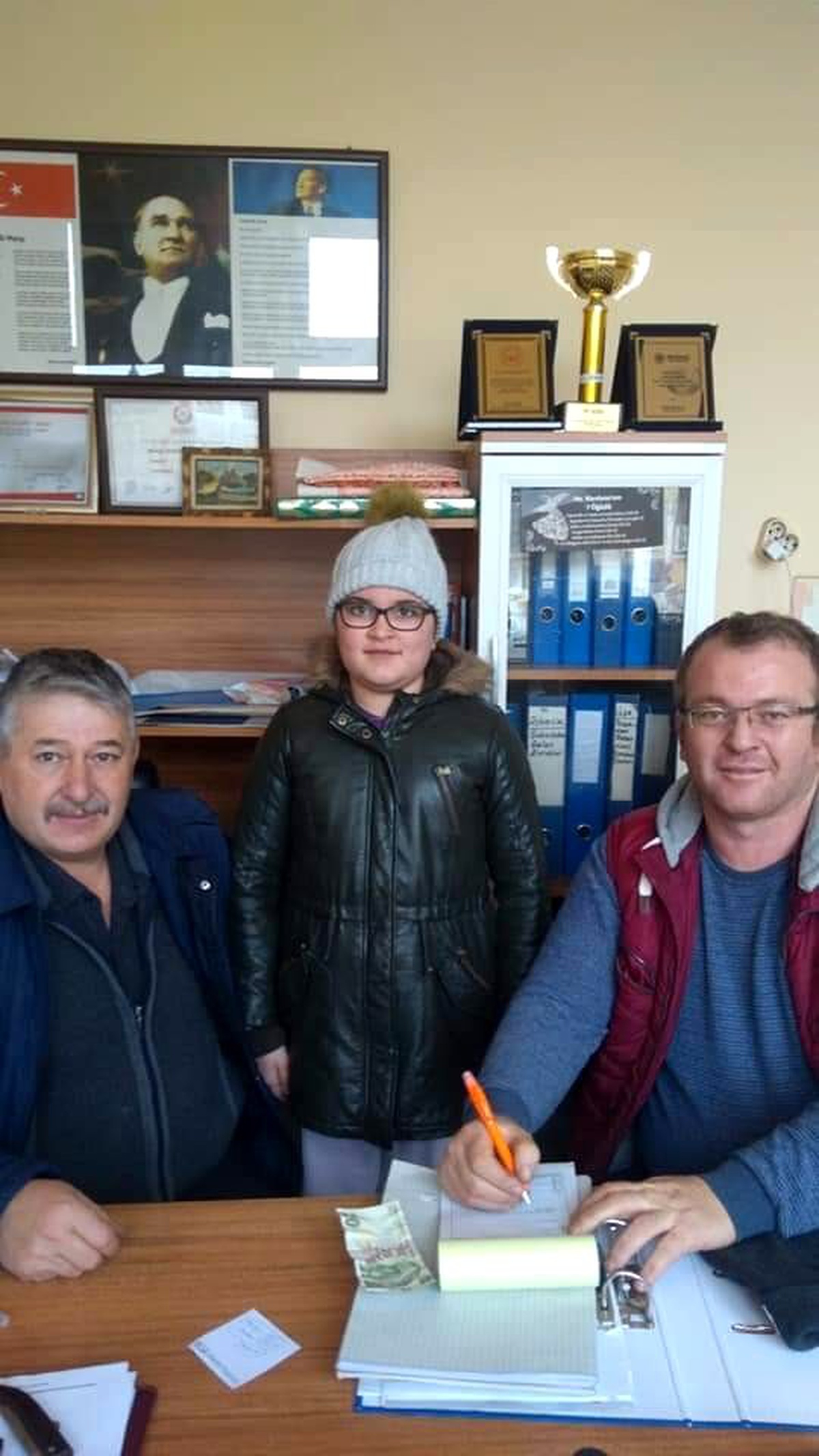 Elazığ\'daki çocuklar için oyuncağından vazgeçti