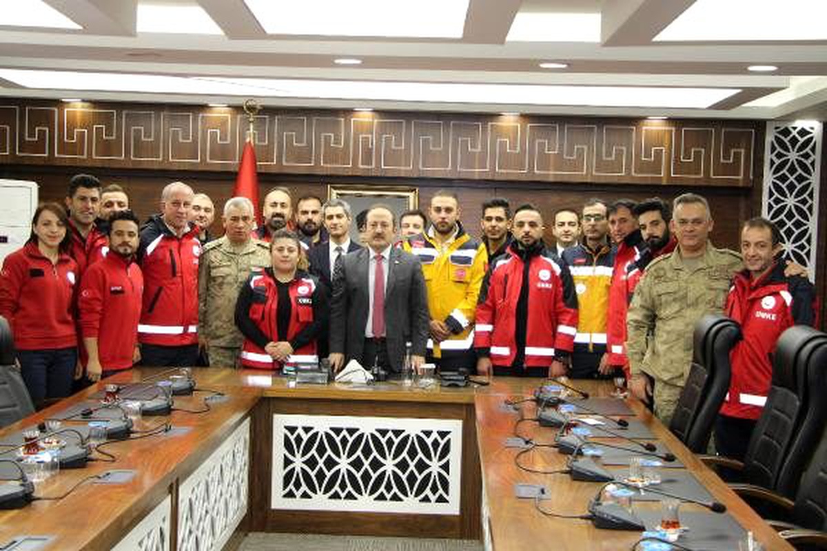 Elazığ depreminde görev yapan sağlıkçılarına teşekkür belgesi