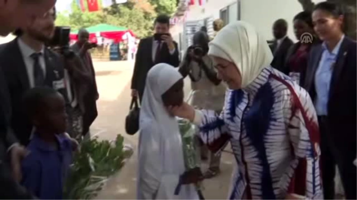 Emine Erdoğan, Gambiya\'da cami ve okul açtı (1)