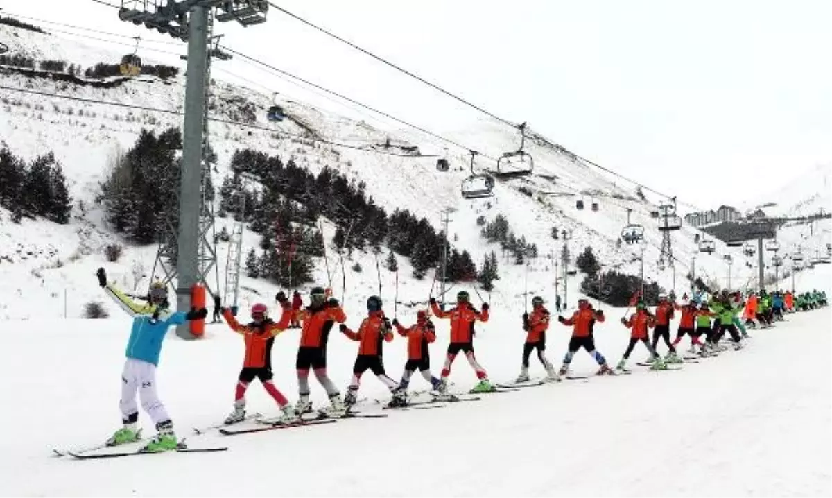 Erzurumlular kış sporlarını sevdi