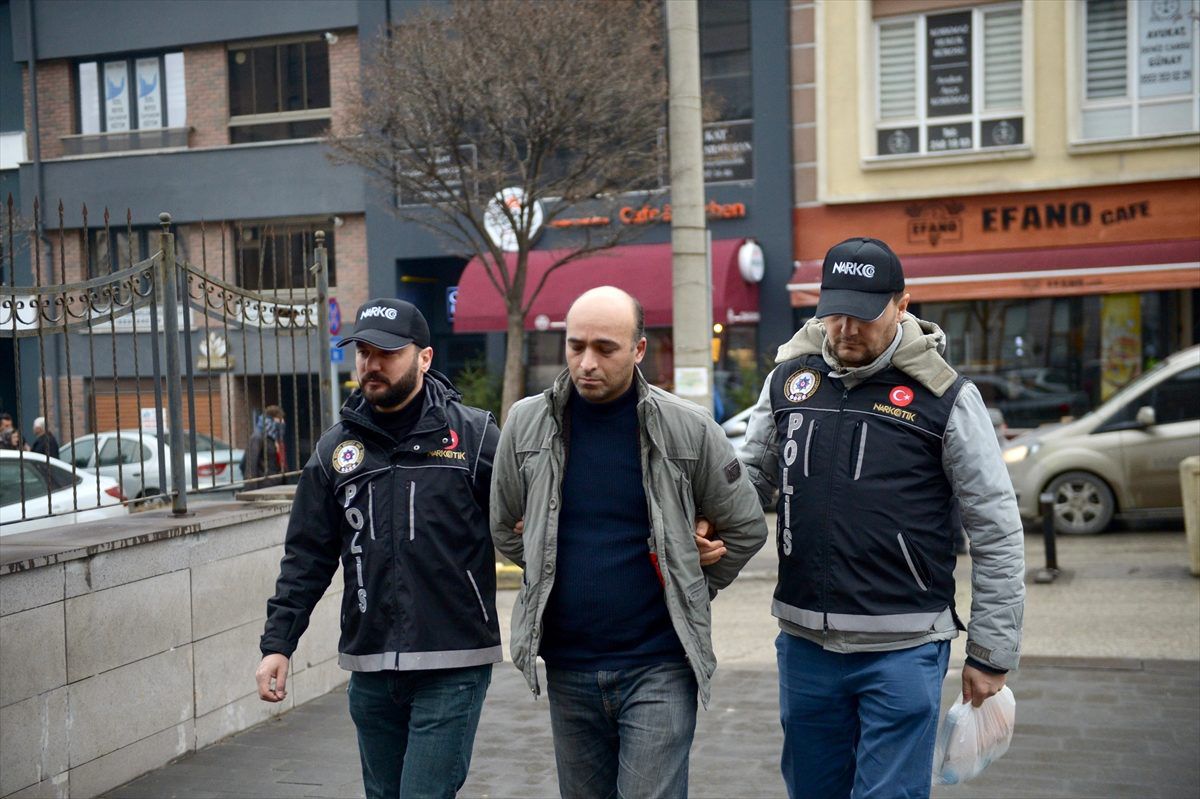 Eskişehir\'de oyun hamuru kutusuna uyuşturucu gizleyen şüpheli tutuklandı