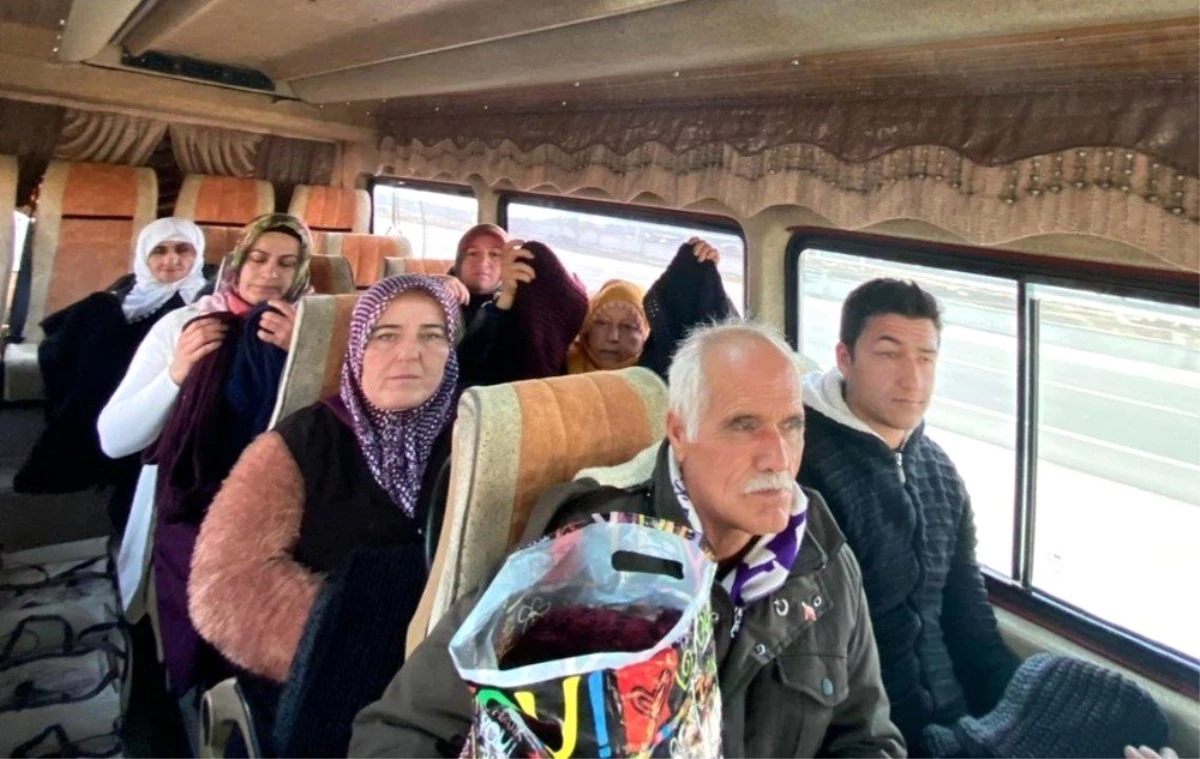 Evlat nöbetindeki aileler depremin vurduğu Elazığ\'a doğru yola çıktı
