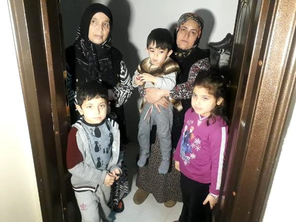 Hasarlı binalarda oturanlardan İmamoğlu\'na kayak tepkisi