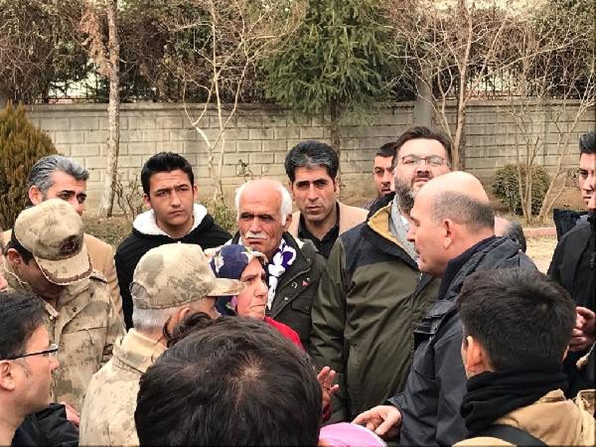 HDP İl Binası önünde evlat nöbeti tutan annelerden, Elazığ\'daki depremzedelere ziyaret