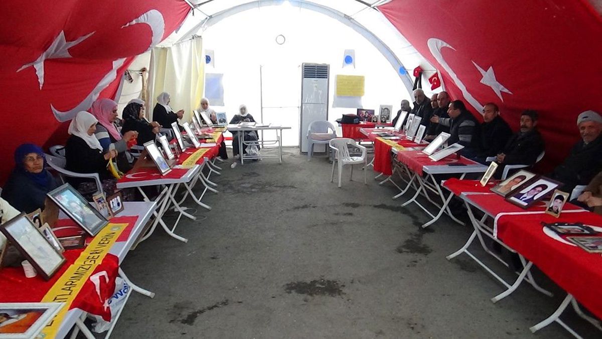 HDP önündeki ailelerin evlat nöbeti 148\'inci gününde