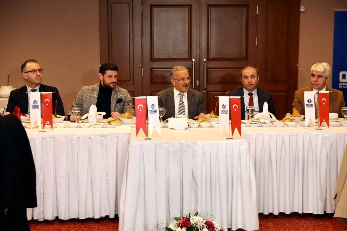 Hilmi Güler\'den genç iş adamlarına destek